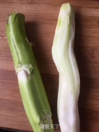 菜心炒牛肉的做法步骤：1
