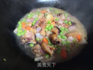 洋葱豌豆炒腊鸡腿的做法步骤：7