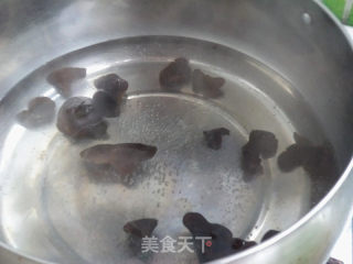 蒜薹炒鱿鱼的做法步骤：6