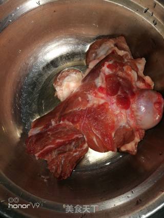 *团圆饭*筒骨炖海带山药的做法步骤：1