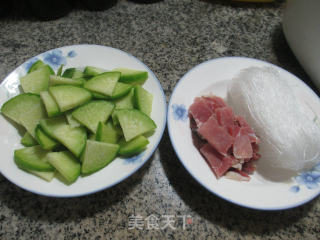 咸肉青萝卜煮粉丝的做法步骤：1
