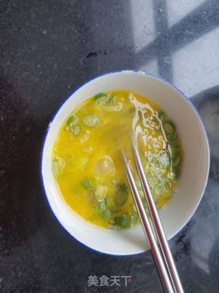“快手素菜”葱香鸡蛋煎白灵菇的做法步骤：2