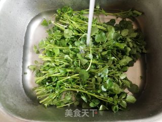 西洋菜猪骨汤的做法步骤：1