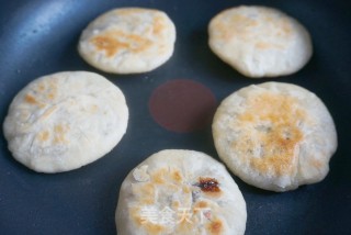 油酥糖饼的做法步骤：8