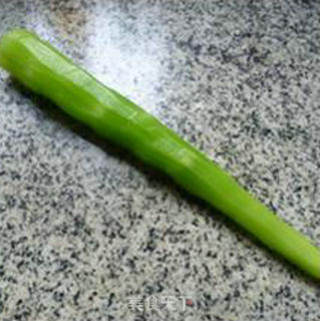 莴笋丝炒黄豆芽的做法步骤：2