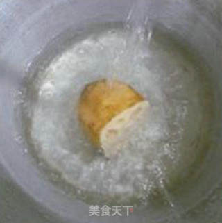 黑木耳西芹炒莲藕的做法步骤：3