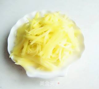 土豆丝鸡蛋饼的做法步骤：3