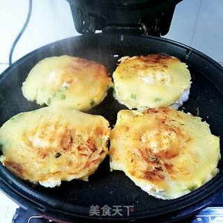 土豆丝鸡蛋饼的做法步骤：10