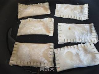 馄饨皮香蕉饼的做法步骤：5