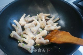 红烧鸡爪的做法步骤：4
