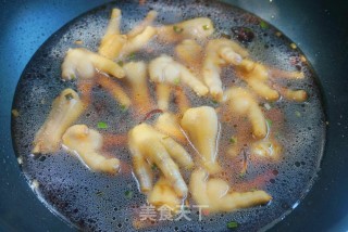 红烧鸡爪的做法步骤：6