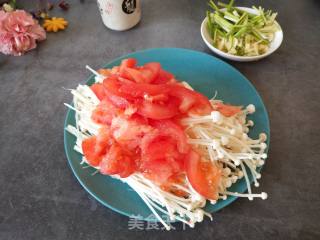金针菇炒西红柿的做法步骤：2