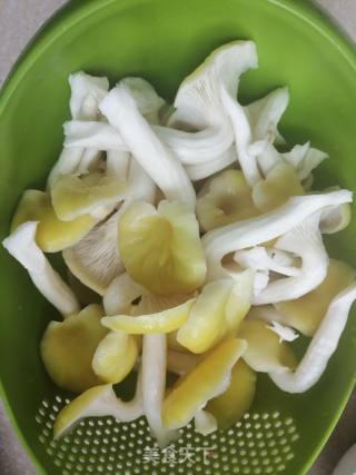 排骨蘑菇汤的做法步骤：4