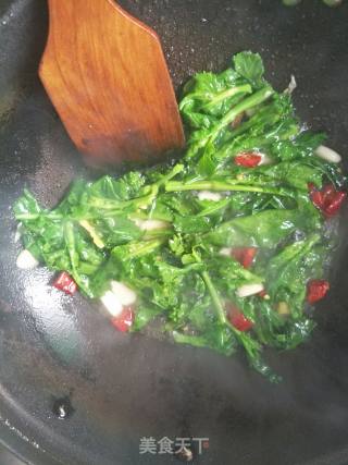 油菜苔炒虾皮的做法步骤：5