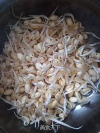 豆芽炒萝卜的做法步骤：1