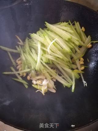 豆芽炒萝卜的做法步骤：5