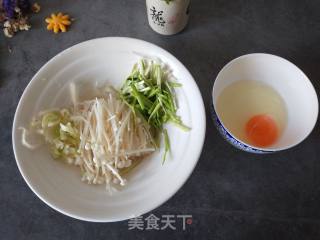 金针菇鸡蛋汤的做法步骤：2
