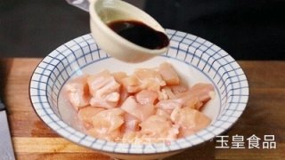 蒜泥蒸鸡胸肉的做法步骤：2