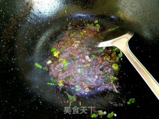 虾酱炒花生米的做法步骤：6