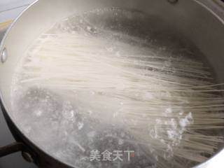 小酥肉酸辣汤面的做法步骤：5