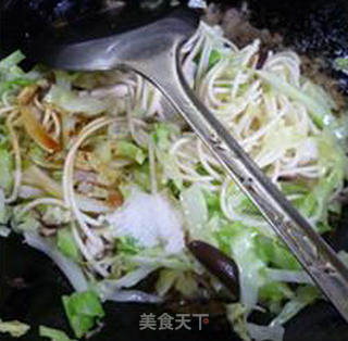 香菇素炒面的做法步骤：9