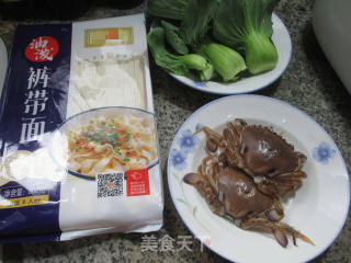 青菜花蟹裤带面的做法步骤：1