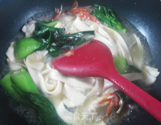 青菜花蟹裤带面的做法步骤：5