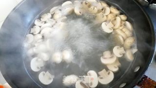 黑椒口蘑炒肉的做法步骤：4