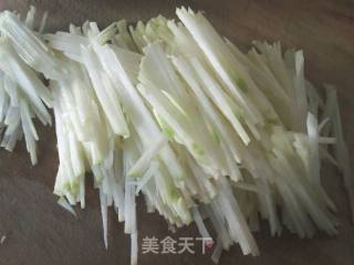 凉拌苤蓝的做法步骤：1