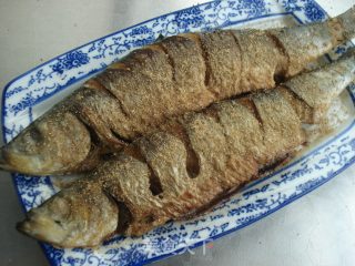 孜然香煎鲱鱼的做法步骤：7