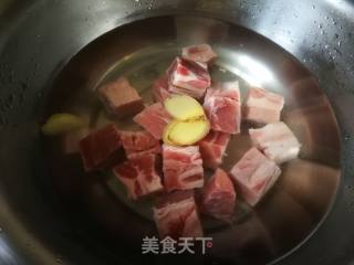 #团圆饭#牛排骨炖土豆的做法步骤：3