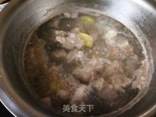 #团圆饭#牛排骨炖土豆的做法步骤：4