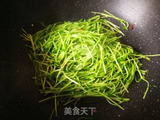 #团圆饭#清炒豌豆苗的做法步骤：4
