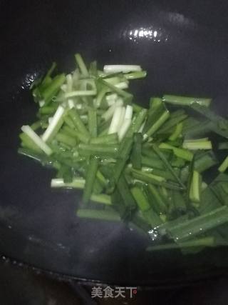 韭菜烩鱼丸的做法步骤：3