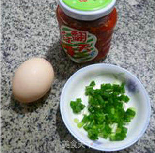 剁椒鸡蛋炒年糕的做法步骤：2