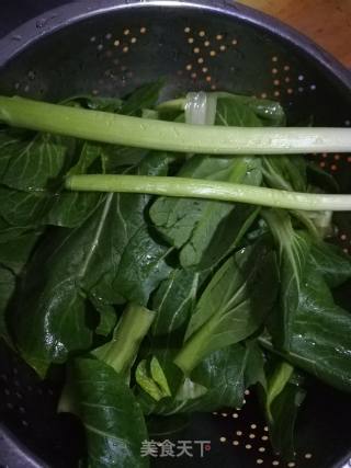 鱼丸烧青菜的做法步骤：1