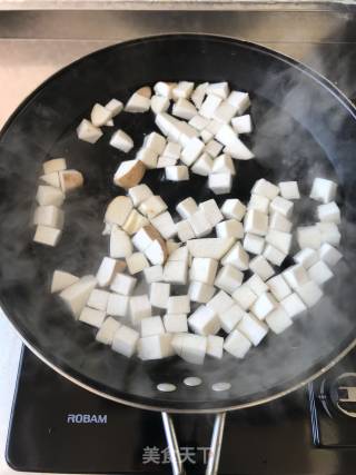 杏鲍菇炒鸡丁的做法步骤：4