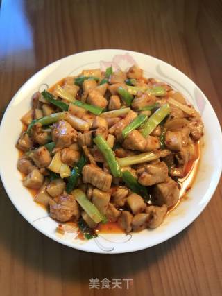 杏鲍菇炒鸡丁的做法步骤：10