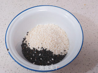 自制好吃软糯的【黑米八宝饭】的做法步骤：1