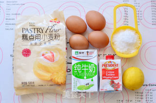 红丝绒蛋糕卷的做法步骤：1