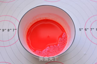 红丝绒蛋糕卷的做法步骤：2