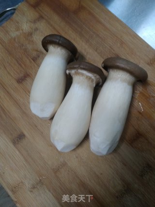 煎杏鲍菇的做法步骤：1