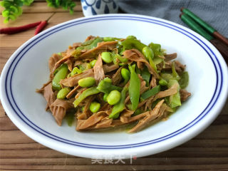 青椒毛豆子炒笋干的做法步骤：9