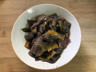 青椒炒鳝片的做法步骤：2