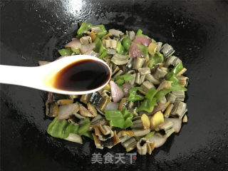 青椒炒鳝片的做法步骤：8