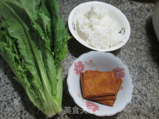 香干油麦菜炒饭的做法步骤：1