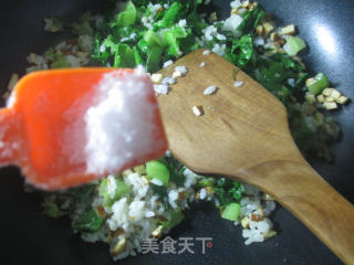 香干油麦菜炒饭的做法步骤：8