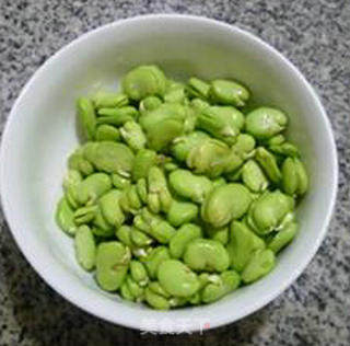 杏鲍菇蚕豆排骨汤的做法步骤：2