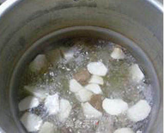 杏鲍菇蚕豆排骨汤的做法步骤：10