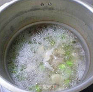 杏鲍菇蚕豆排骨汤的做法步骤：11